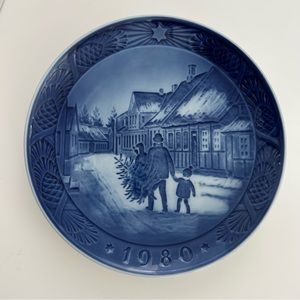 🔻🔻Vintage 1980 Royal Copenhagen Christmas Plate – Bringing Home Christmas Tree